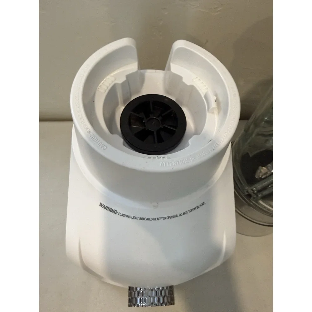 Cuisinart Hurricane Blender BL-200 48oz Glass Jar 800W White Countertop Mixer